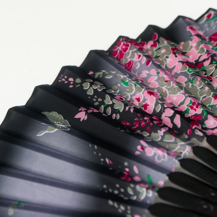 Веер бамбук, текстиль h=21 см  Веер бамбук, текстиль h=21 см "Цветы и бабочки" чёрный, с кисточкой