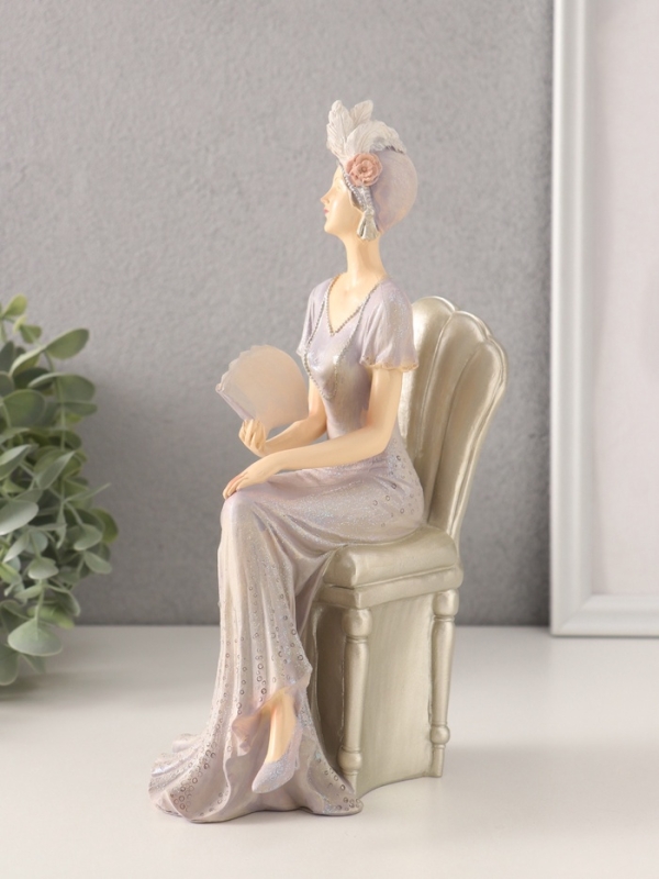 Сувенир полистоун  Сувенир полистоун "Мадмуазель Элиза в сиреневом платье с веером, в кресле" 13х9х25 см
