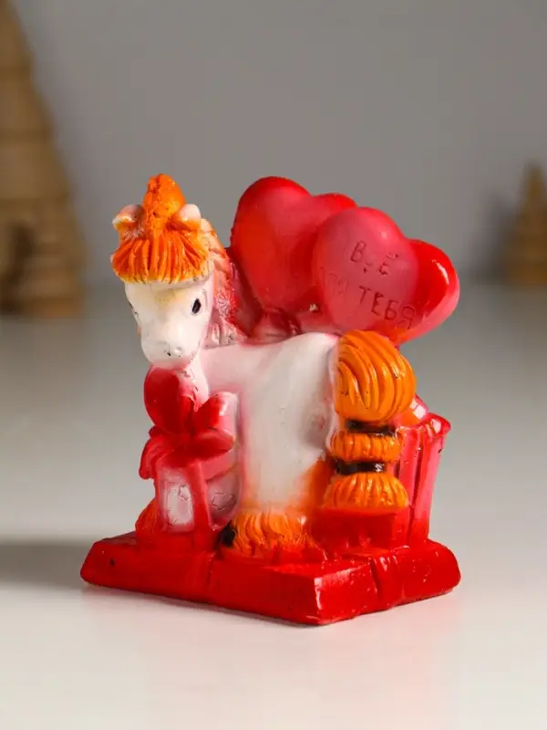 Копилка Копилка "Лошадь с сердцем и подарками" 11х10х7 см,