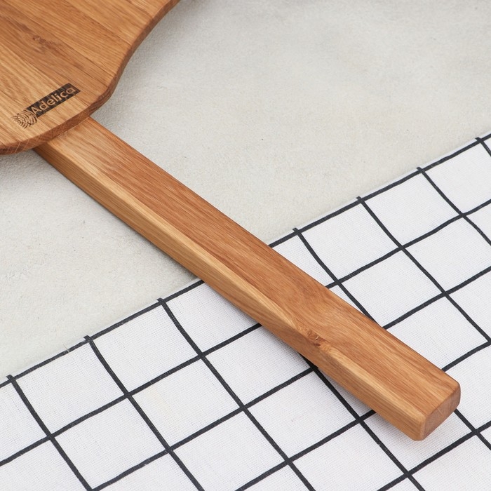 Доска для подачи Adelica «Лопата для пиццы», рабочая часть 30×30 см, ручка 24,5 см, дуб Доска для подачи Adelica «Лопата для пиццы», рабочая часть 30×30 см, ручка 24,5 см, дуб