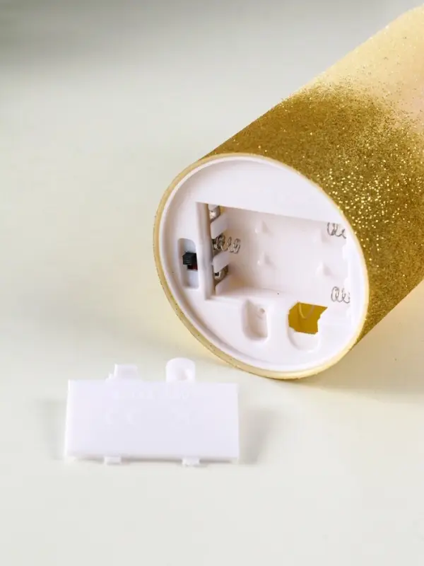 Светодиодная свеча LED RISALUX «Блёстки» 3хAAA золото 7,5х7,5х15 см
