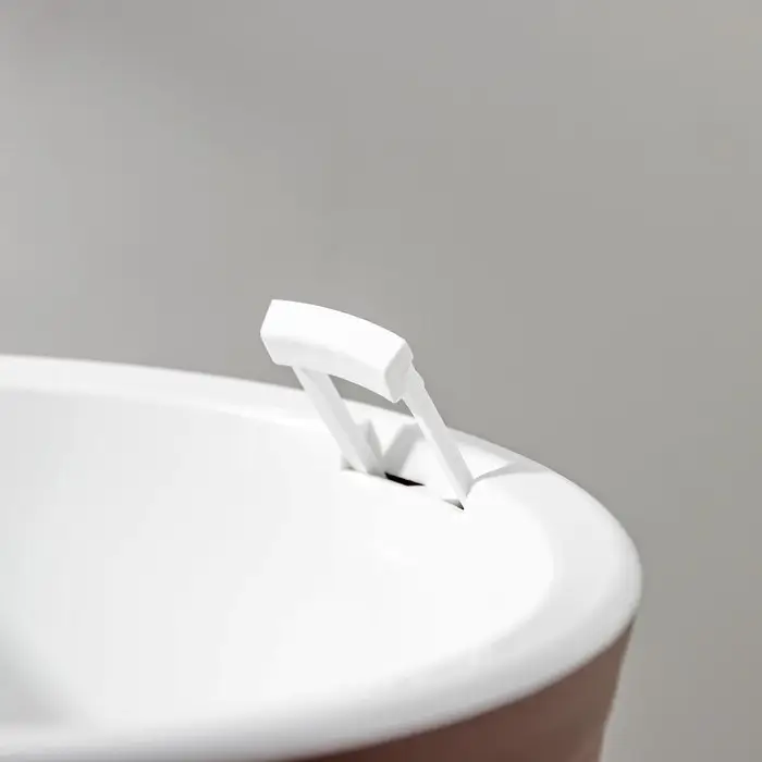 Кашпо для цветов со вставкой «Валенсия», 2,8 л, цвет мокко Кашпо для цветов со вставкой «Валенсия», 2,8 л, цвет мокко