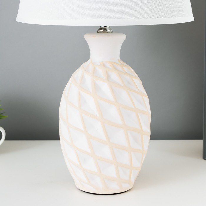 Настольная лампа 16502/1 E14 40Вт бело-бежевый 22х22х38 см RISALUX Настольная лампа 16502/1 E14 40Вт бело-бежевый 22х22х38 см RISALUX