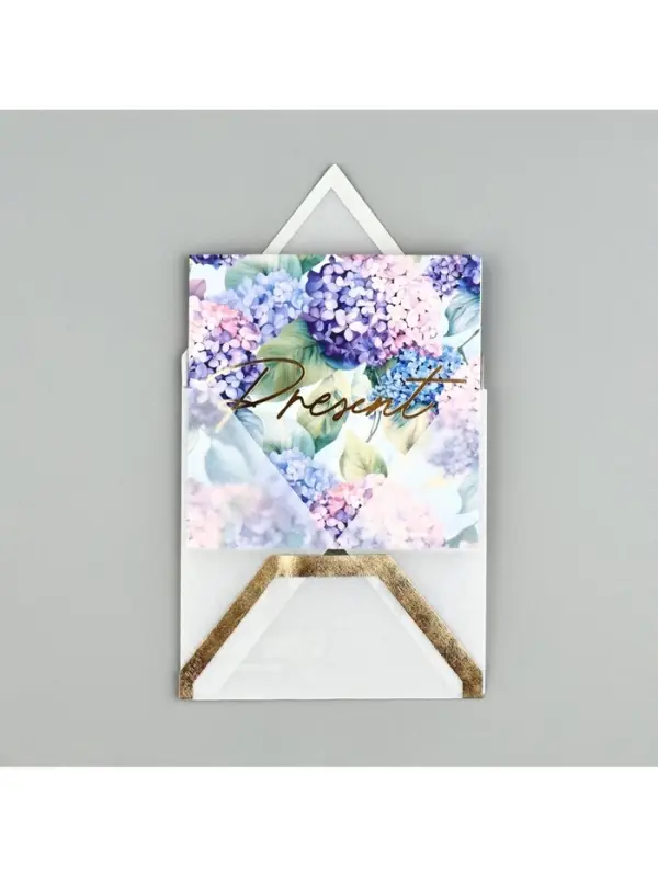 Открытка с конвертом &laquo;Подарок&raquo;, тиснение, 7&times;7 см