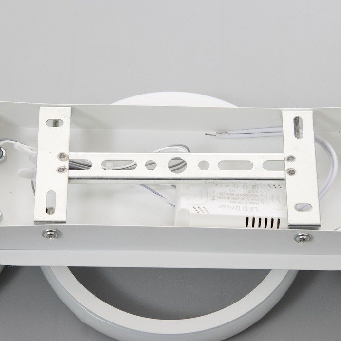 Светильник Светильник "Наоми" LED 33Вт 6000К белый 52,5х17х7 см