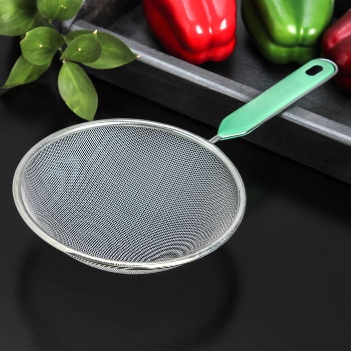 Сито для просеивания с ручкой Доляна «Хозяюшка», d=16 см, цвет зелёный