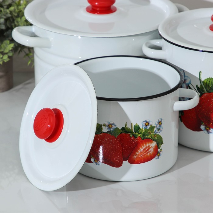 Набор кастрюль «Клубника садовая», 3 предмета: 3,5 л, 5,5 л, 8 л, индукция Набор кастрюль «Клубника садовая», 3 предмета: 3,5 л, 5,5 л, 8 л, индукция