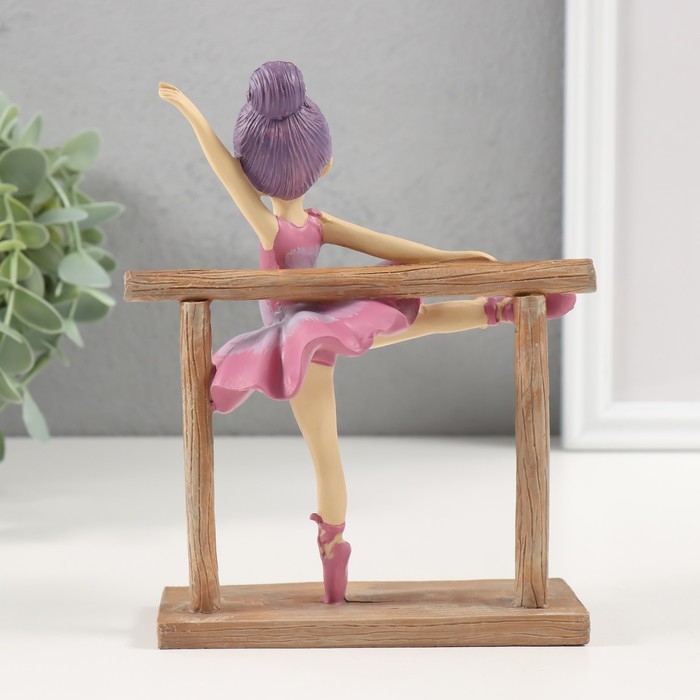 Сувенир полистоун "Маленькая балерина у станка" фиолетовый 13,5х7х16,5 см