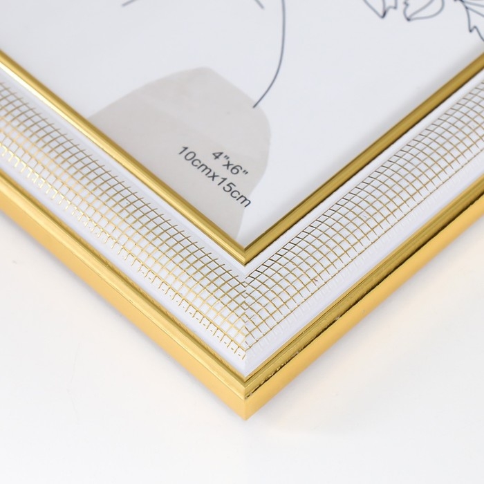 Фоторамка пластик 10х15 см Фоторамка пластик 10х15 см "Мелкая сетка" белая с двойной золотой обводкой 18,3х13,5 см
