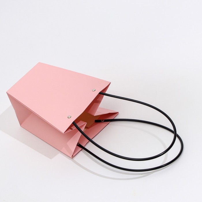 Сумка для цветов розовая влагостойкая, 17x17-11.5x11.5-20 см Сумка для цветов розовая влагостойкая, 17x17-11.5x11.5-20 см