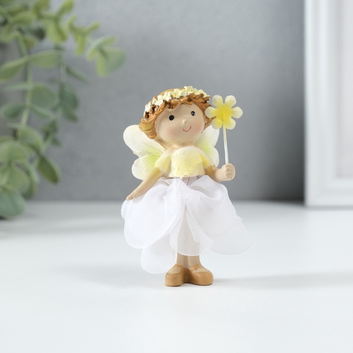 Сувенир полистоун  Сувенир полистоун "Малышка фея в цветочном платьишке с цветком" МИКС 6х6х6 см