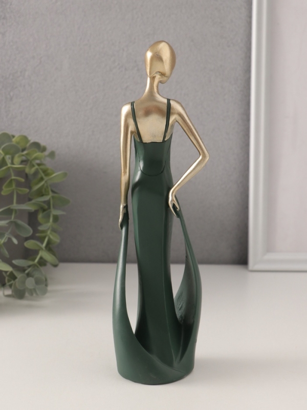 Сувенир полистоун  Сувенир полистоун "Девушка в зелёном платье со шлейфом" золото 7х5х24 см