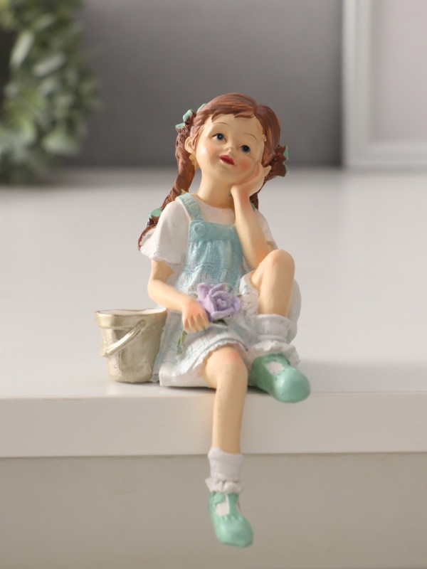 Сувенир полистоун  Сувенир полистоун "Малышка в сарафане, с розой и ведерком" 9х7,5х14,5 см