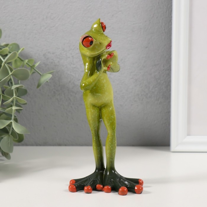 Сувенир полистоун лак Сувенир полистоун лак "Лягуха показывает сердечко лапками" 7,5х5,8х16 см