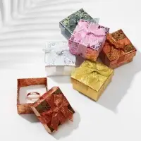 Коробочка подарочная под кольцо/серьги «Розы блестящие» с бантом, 5×5 (размер полезной части 4.3×4.3 см), МИКС, вставка белая