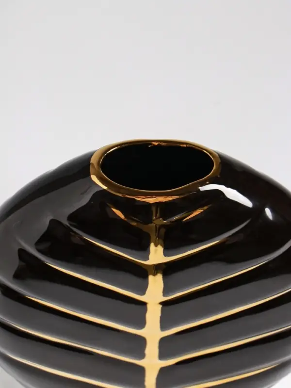 Ваза настольная керамика Ваза настольная керамика "Новайо" 18х17 см, чёрный