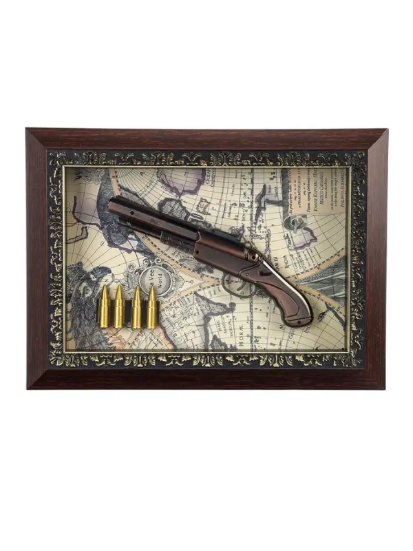 Сувенирное изделие - панно настенное в раме "Карта. Револьвер и 4 пули" 26х36х5 см