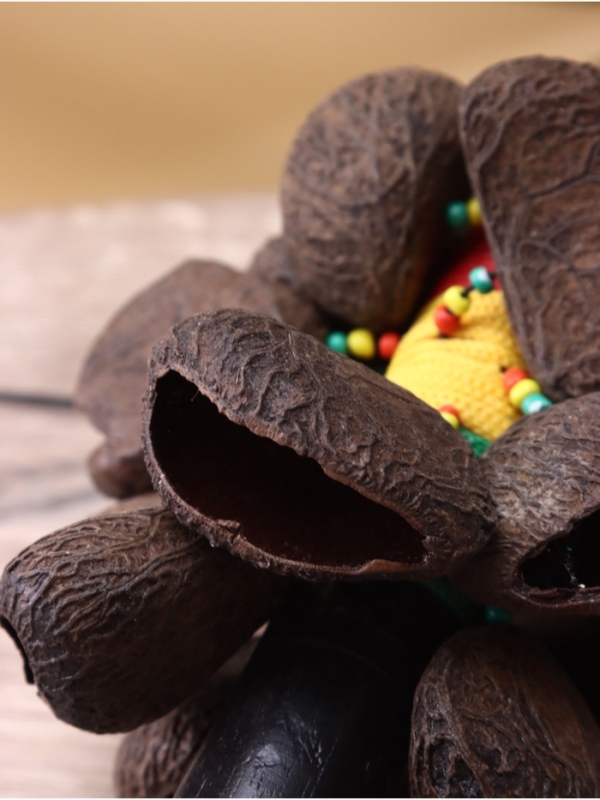 Сувенирный музыкальный инструмент Сувенирный музыкальный инструмент "Маракас" махагон, орехи кемири, 30х15х5 см