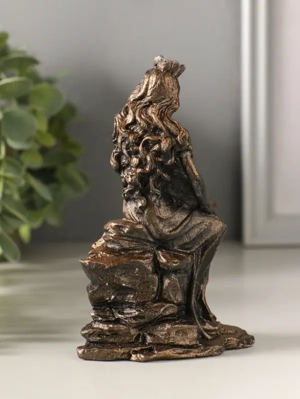 Статуэтка "Богиня с рогом изобилия" 13х8х4 см, бронза винтаж