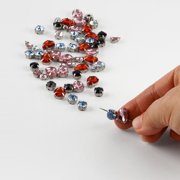 Стразы пришивные «Ассорти», в оправе, набор 50 шт, разноцветные Стразы пришивные «Ассорти», в оправе, набор 50 шт, разноцветные