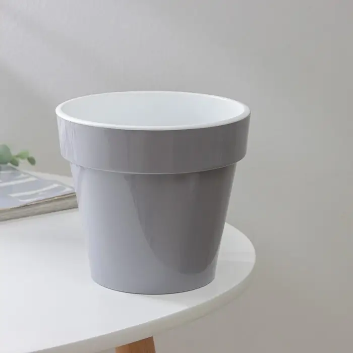 Кашпо для цветов со вставкой «Порто», 1 л, цвет серый Кашпо для цветов со вставкой «Порто», 1 л, цвет серый