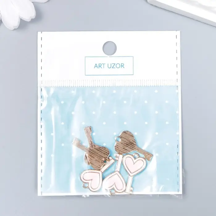 Металлический элемент, декоративная подвеска «Арт Узор. Ключик с сердцем», эмаль, бело-розовый, 1.3×2.3 см