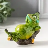 Сувенир полистоун лак "Хамелеон отдыхает на лежаке" зелёный 10,8х6х8,2 см