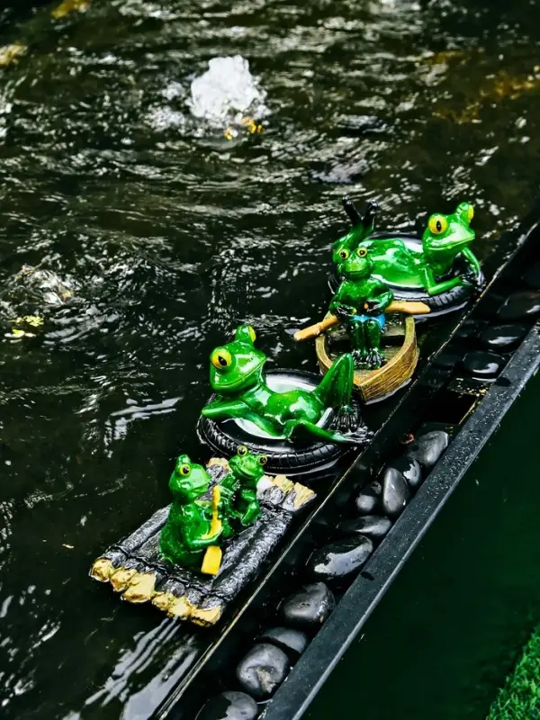 Садовая фигура 14 х 13 х 9,5 см Садовая фигура 14 х 13 х 9,5 см "Лягушка на шине" Водоплавающая