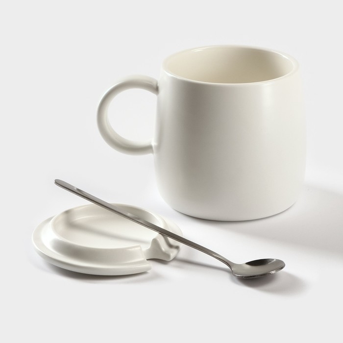 Кружка керамическая с крышкой и ложкой &laquo;Ангелок&raquo;, 350 мл, цвет белый