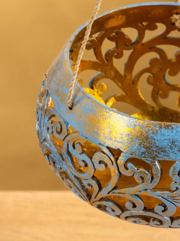 Подсвечник подвесной из кокоса, 14×14×10 см, голубой-золотой