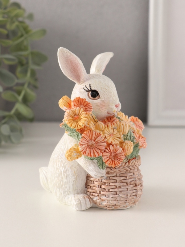Сувенир полистоун  Сувенир полистоун "Белый кролик с цветами в плетённой корзине" 9х8,5х11,5 см