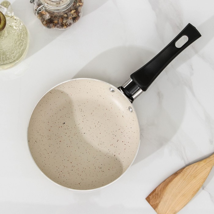 Сковорода «Стоун», d=14,3 см, пластиковая ручка, антипригарное покрытие, цвет бежевый Сковорода «Стоун», d=14,3 см, пластиковая ручка, антипригарное покрытие, цвет бежевый