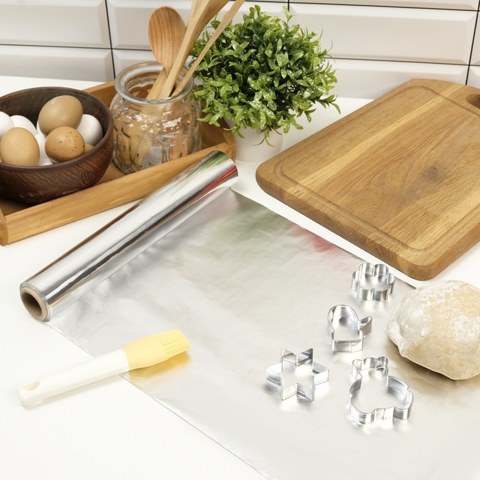 Фольга пищевая алюминиевая , 28 см х 150 м, 9 мкм Фольга пищевая алюминиевая , 28 см х 150 м, 9 мкм