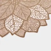 Салфетка сервировочная на стол Доляна &laquo;Цветок&raquo;, d=38 см, золотая