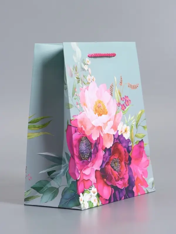 Пакет подарочный "Цветочный комплимент" ламинированный 18 х 22,3 х 10 см