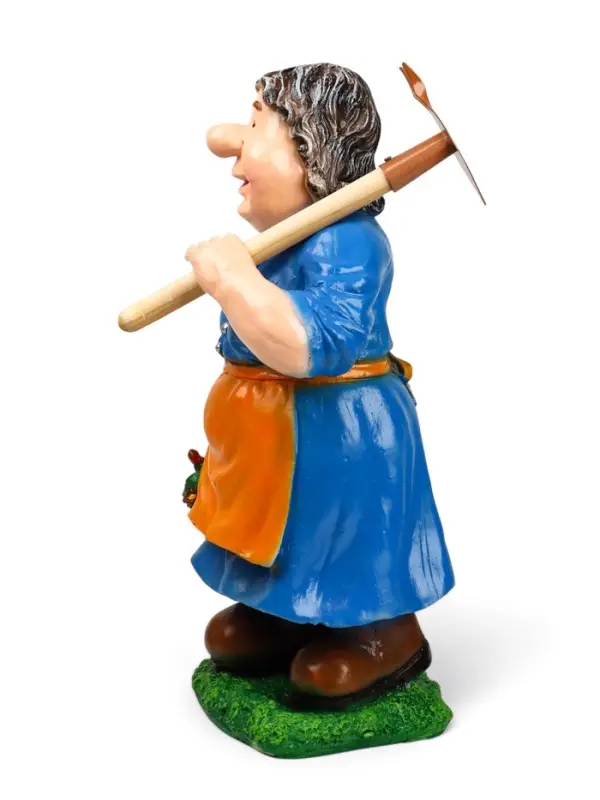 Садовая фигура из полистоуна «Баба с тяпкой», 63×23×27 см Садовая фигура из полистоуна «Баба с тяпкой», 63×23×27 см