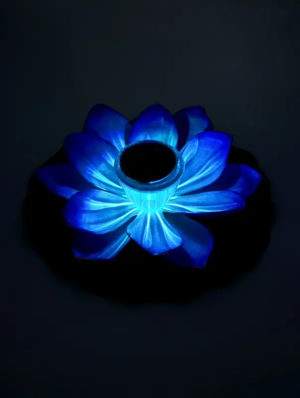 Садовый светильник для водоемов 28 х 28 х 9 см на солнечной бат-е Садовый светильник для водоемов 28 х 28 х 9 см на солнечной бат-е "Лотос" фиол-ый N010