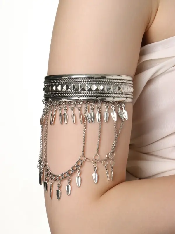 Браслет обод на предплечье &laquo;Перья&raquo;, d=6 см, цвет серебро