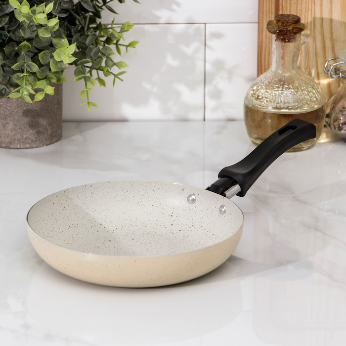 Сковорода «Стоун», d=17 см, пластиковая ручка, антипригарное покрытие, цвет бежевый Сковорода «Стоун», d=17 см, пластиковая ручка, антипригарное покрытие, цвет бежевый