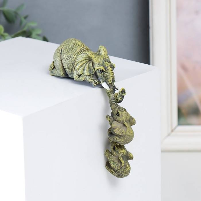 Сувенир полистоун Сувенир полистоун "Слониха с двумя слонятами - подъём" 10х3,8х4 см