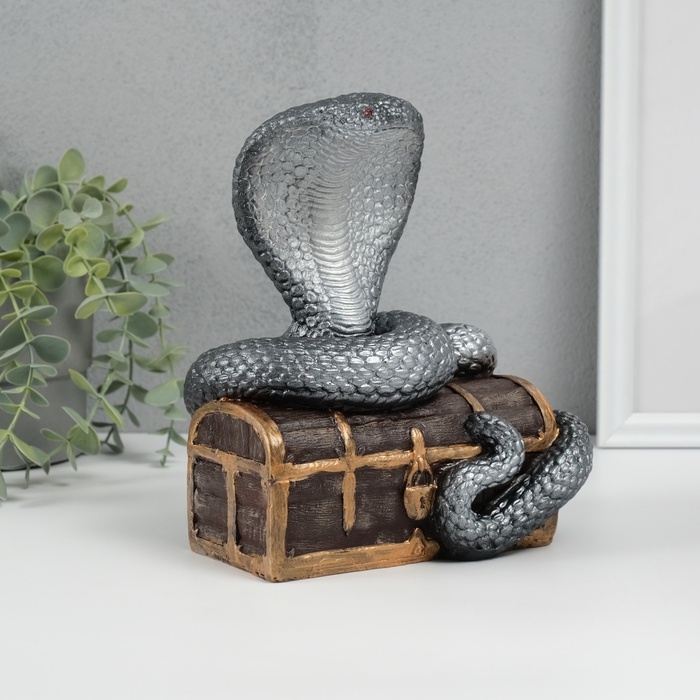 Новогодняя фигурка Новогодняя фигурка "Кобра на сундуке" 20 х 17 х 12 см, серебристый