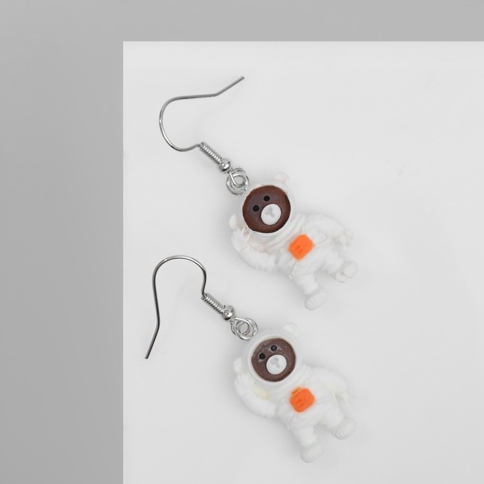 Серьги ассорти «Радость» космонавты медведи, цвет коричнево-белый в серебре Серьги ассорти «Радость» космонавты медведи, цвет коричнево-белый в серебре