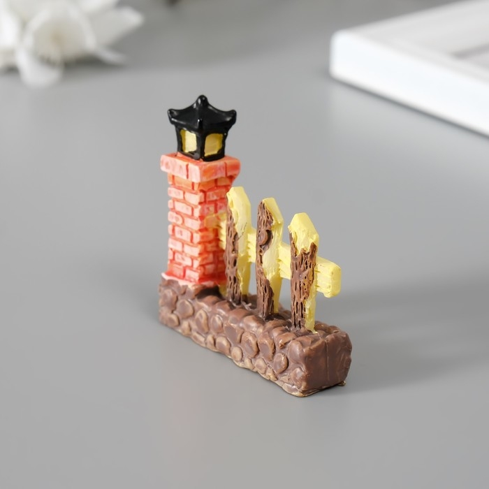 Фигурка для флорариума полистоун  Фигурка для флорариума полистоун "Забор с фонариком" 4,4х4,7 см