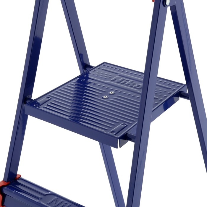 Стремянка Nika СМ3+, для рыхлых поверхностей, высота до рабочей площадки 640 мм, 3 ступени Стремянка Nika СМ3+, для рыхлых поверхностей, высота до рабочей площадки 640 мм, 3 ступени