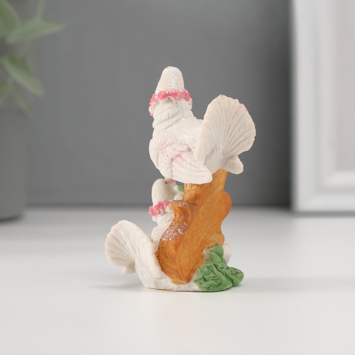 Полистоун голуби в розовом венке 6*4 см Полистоун голуби в розовом венке 6*4 см