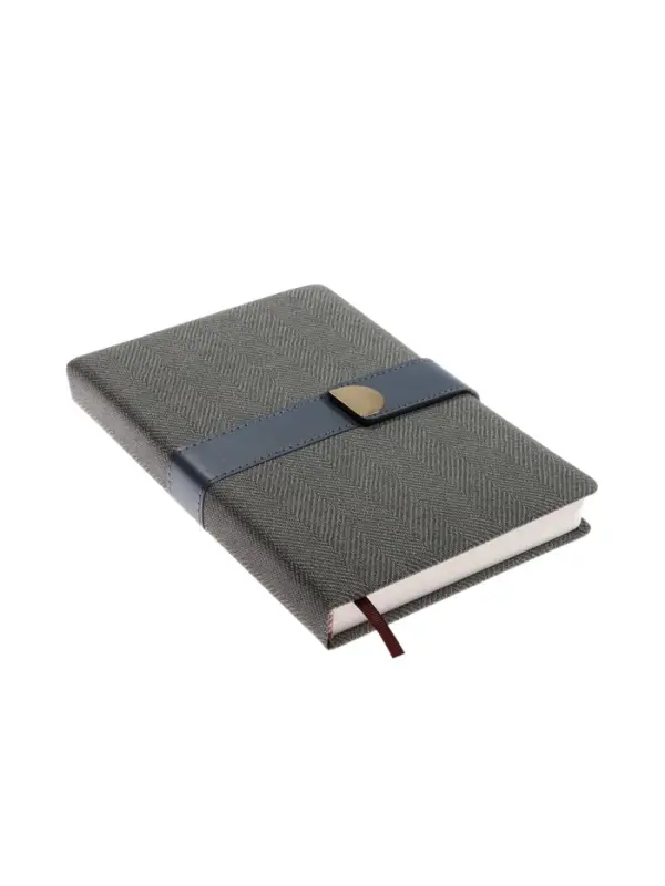 Ежедневник недатированный формат А5, с хлястиком, 128л, линия, пвх, Серый Ежедневник недатированный формат А5, с хлястиком, 128л, линия, пвх, Серый