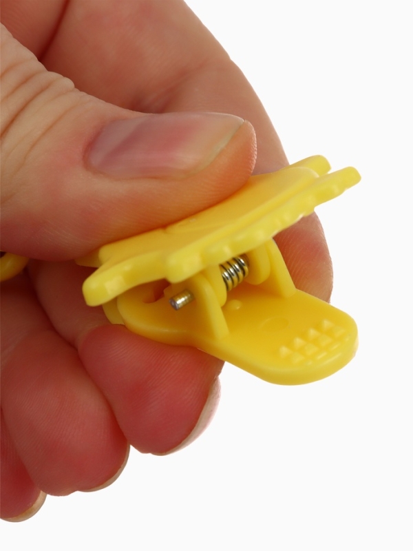 Пустышка классическая, с держателем, +0мес., цвет зеленый/желтый Пустышка классическая, с держателем, +0мес., цвет зеленый/желтый