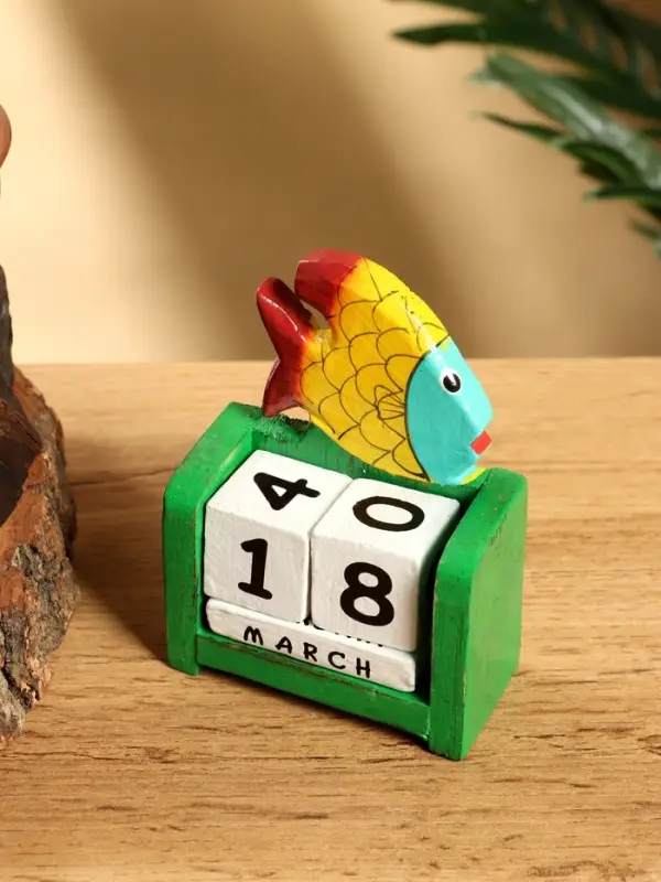 Календарь настольный "Рыбка" дерево 7х4х9 см, цв. зелёный