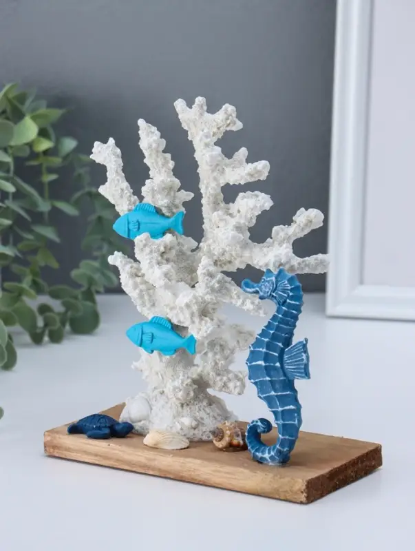Сувенир полистоун "Рыбки и морской конёк у белых кораллов" 7,5х15,7х19,5 см