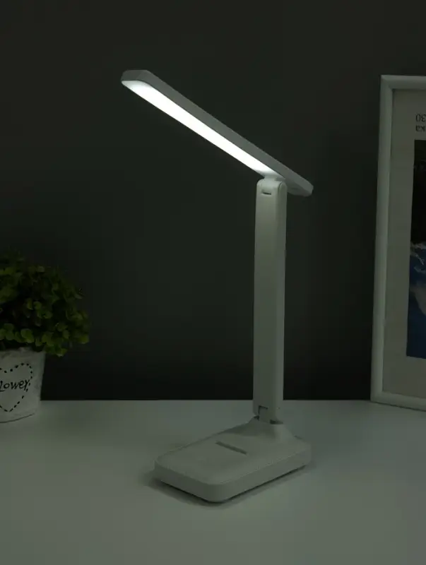 Светильник настольный с подставкой под телефон &laquo;Уно&raquo; 4 Вт LED USB 2700-6500К белый
